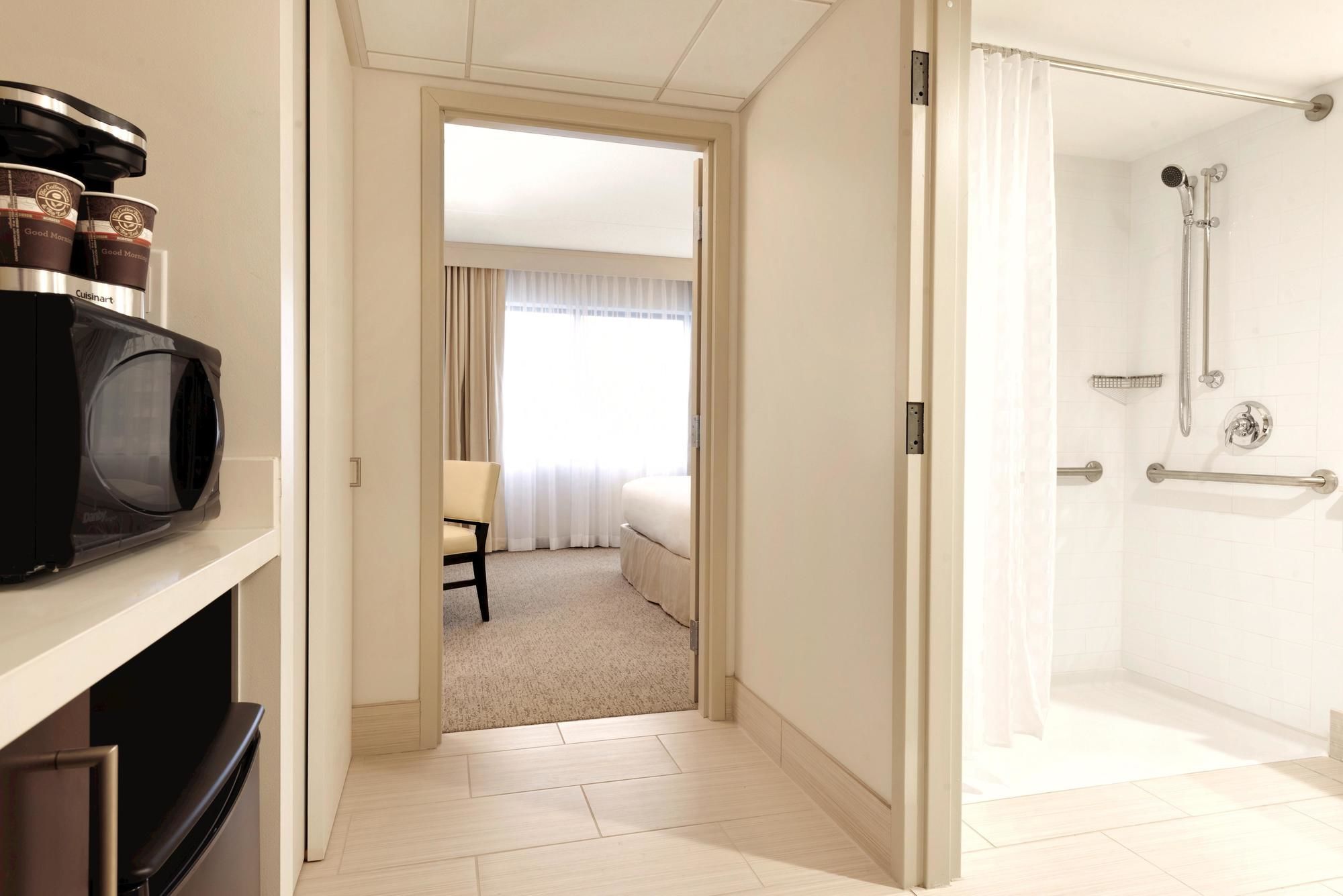 Фото Embassy Suites by Hilton Milwaukee Brookfield