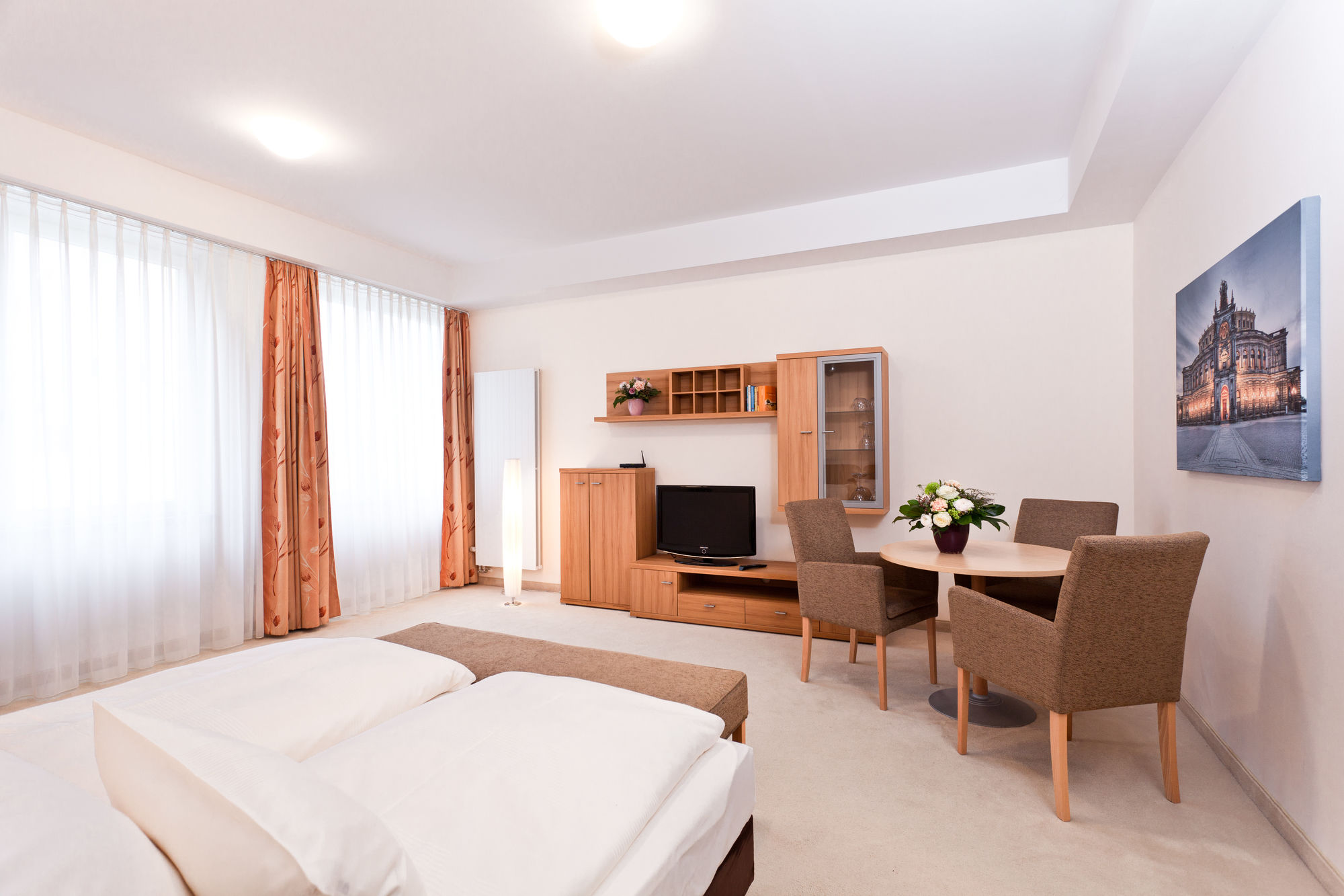 Фото Aparthotel Neumarkt