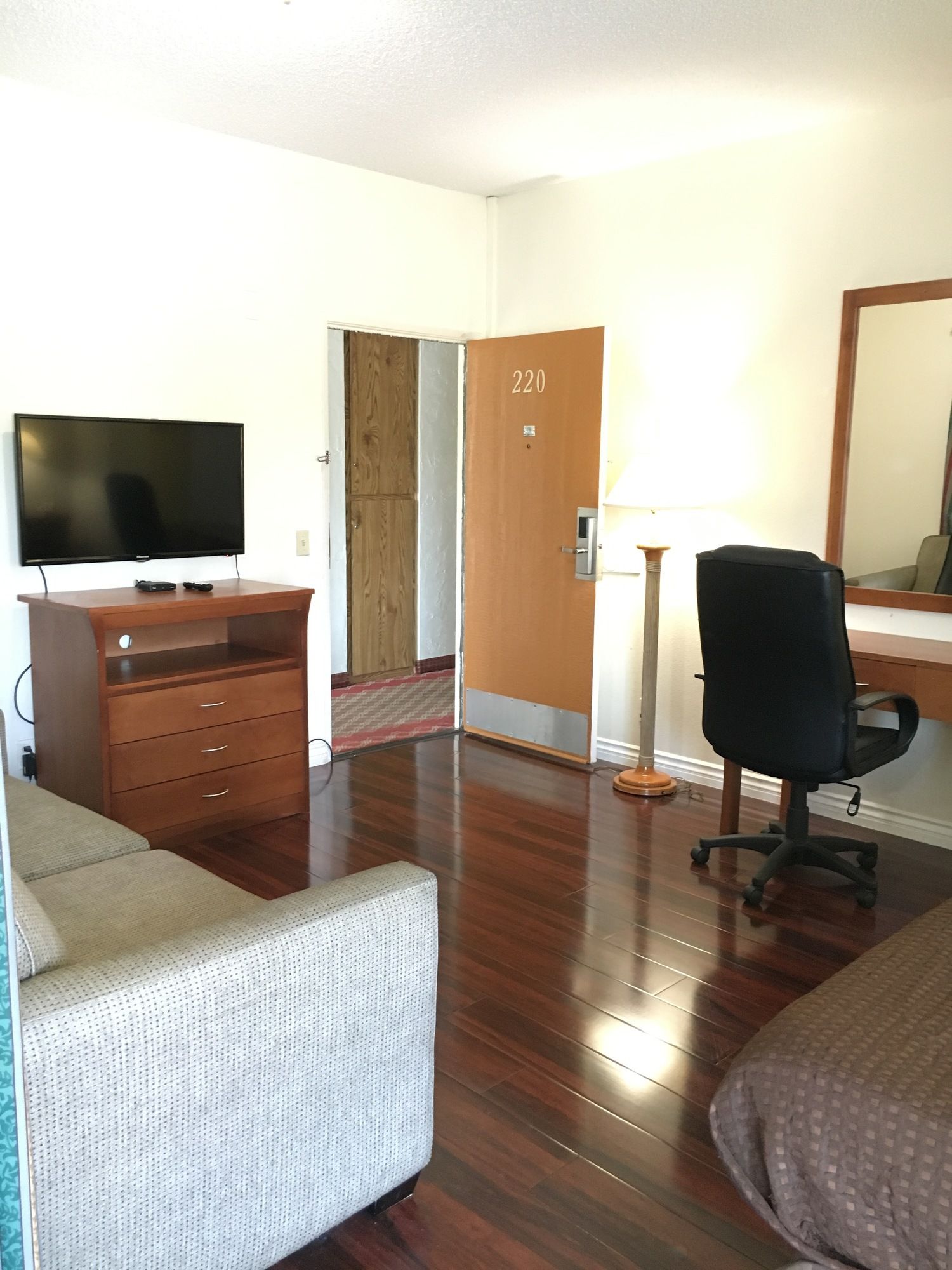 Фото Riverside Inn & Suites