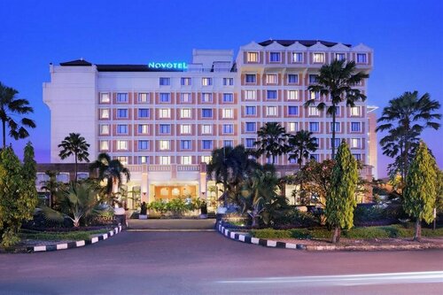 Внешний вид отеля Novotel Solo в Суракарте, фото 5