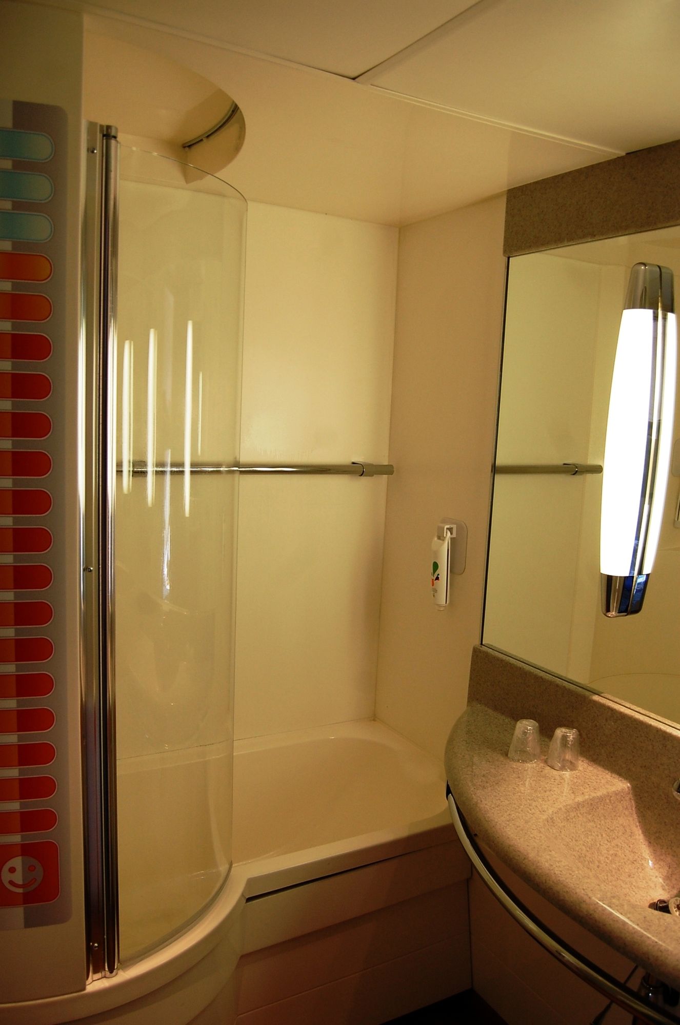 Фото ibis Styles Marseille Provence Aéroport