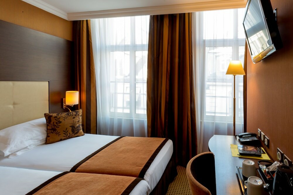 Фото отеля 2