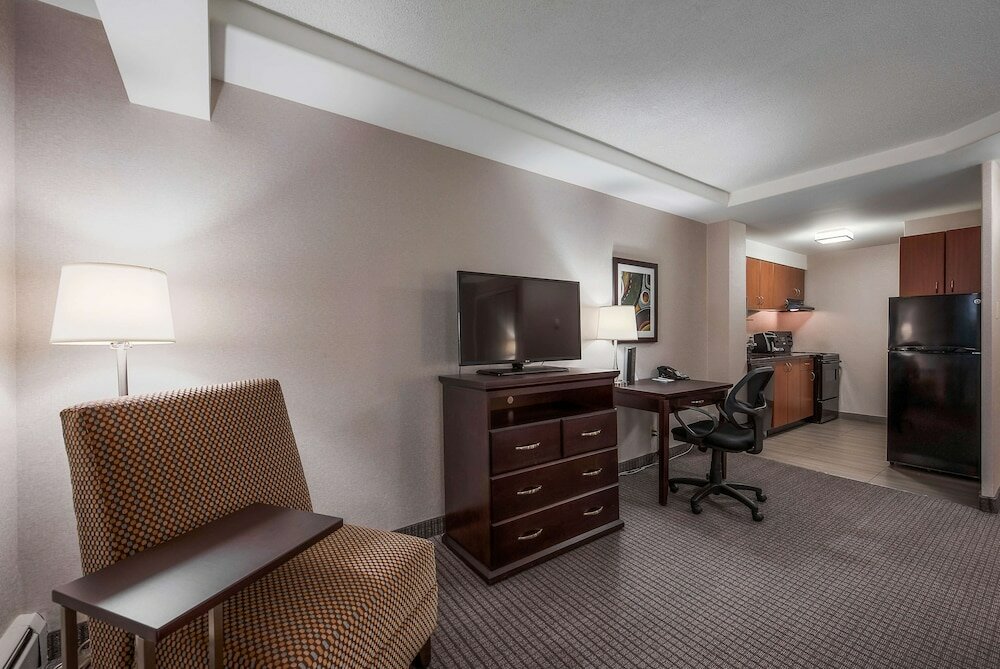 Фото Coast Calgary Downtown Hotel & Suites by Apa