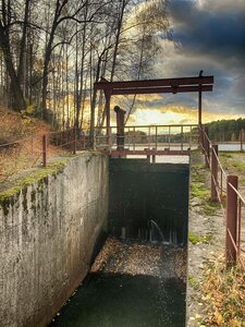 Заброшенная плотина (Sakhalin Region, Yuzhno-Kurilskiy gorodskoy okrug, ruchey Kisly), landmark, attraction