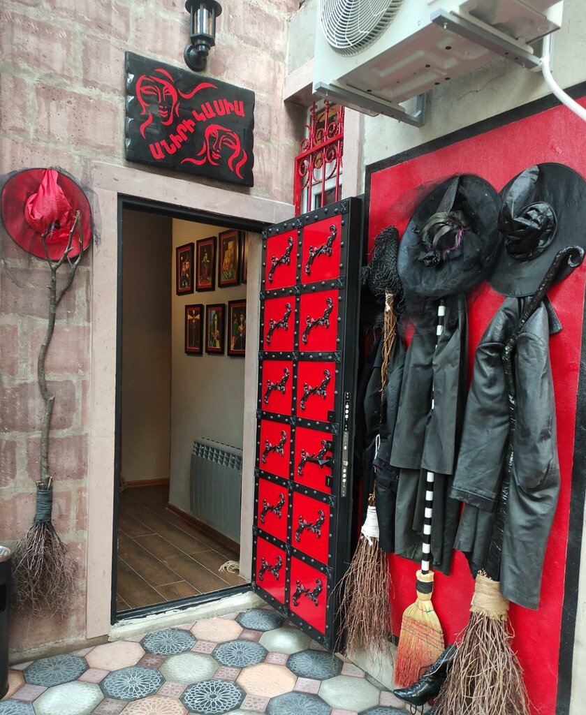 Art gallery Anirikasia, Yerevan, photo