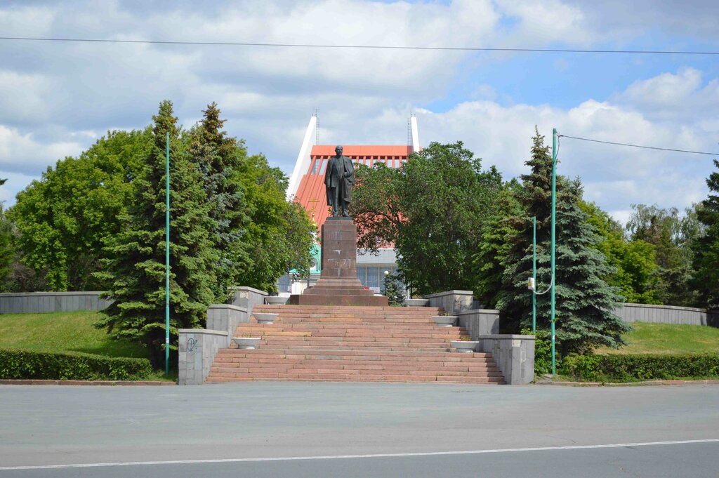 Памятник, мемориал В.И. Ленин, Омск, фото