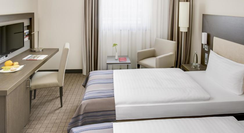 Фото IntercityHotel Hamburg Dammtor-Messe