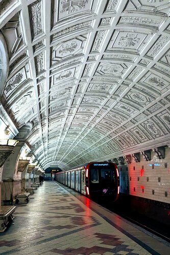 Belorusskaya (Moscow, Lesnaya Street), metro stansiyası