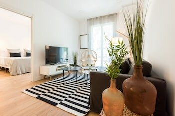 Фото Plaza de España Skyline