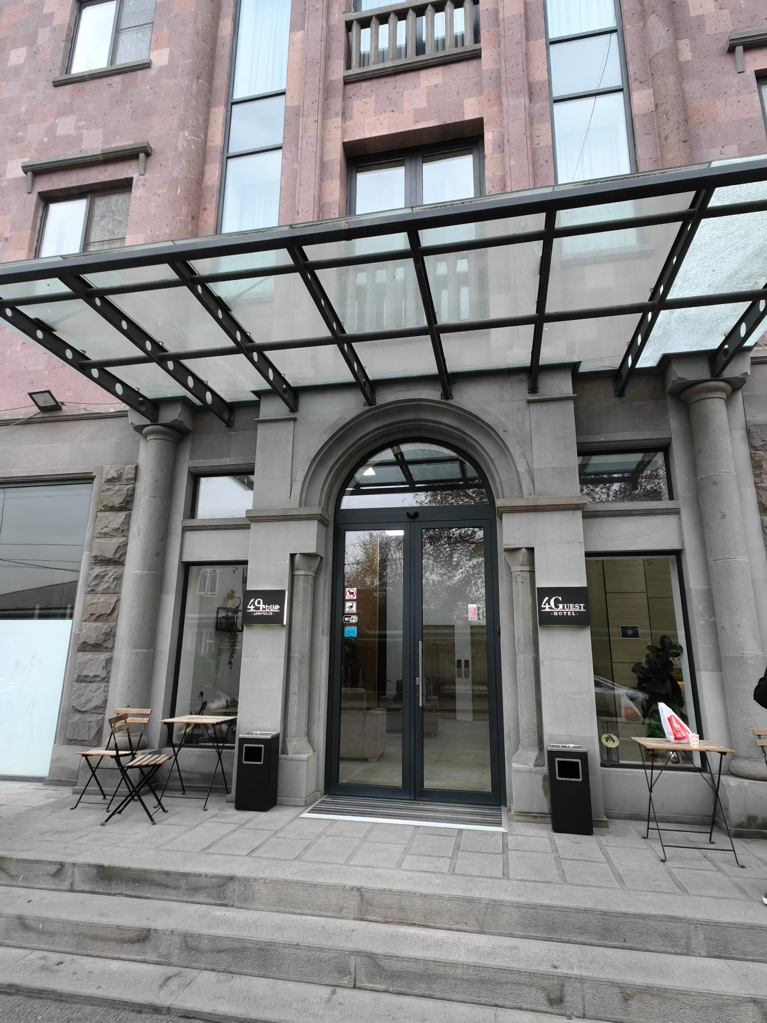 Фото 4Guest Hotel