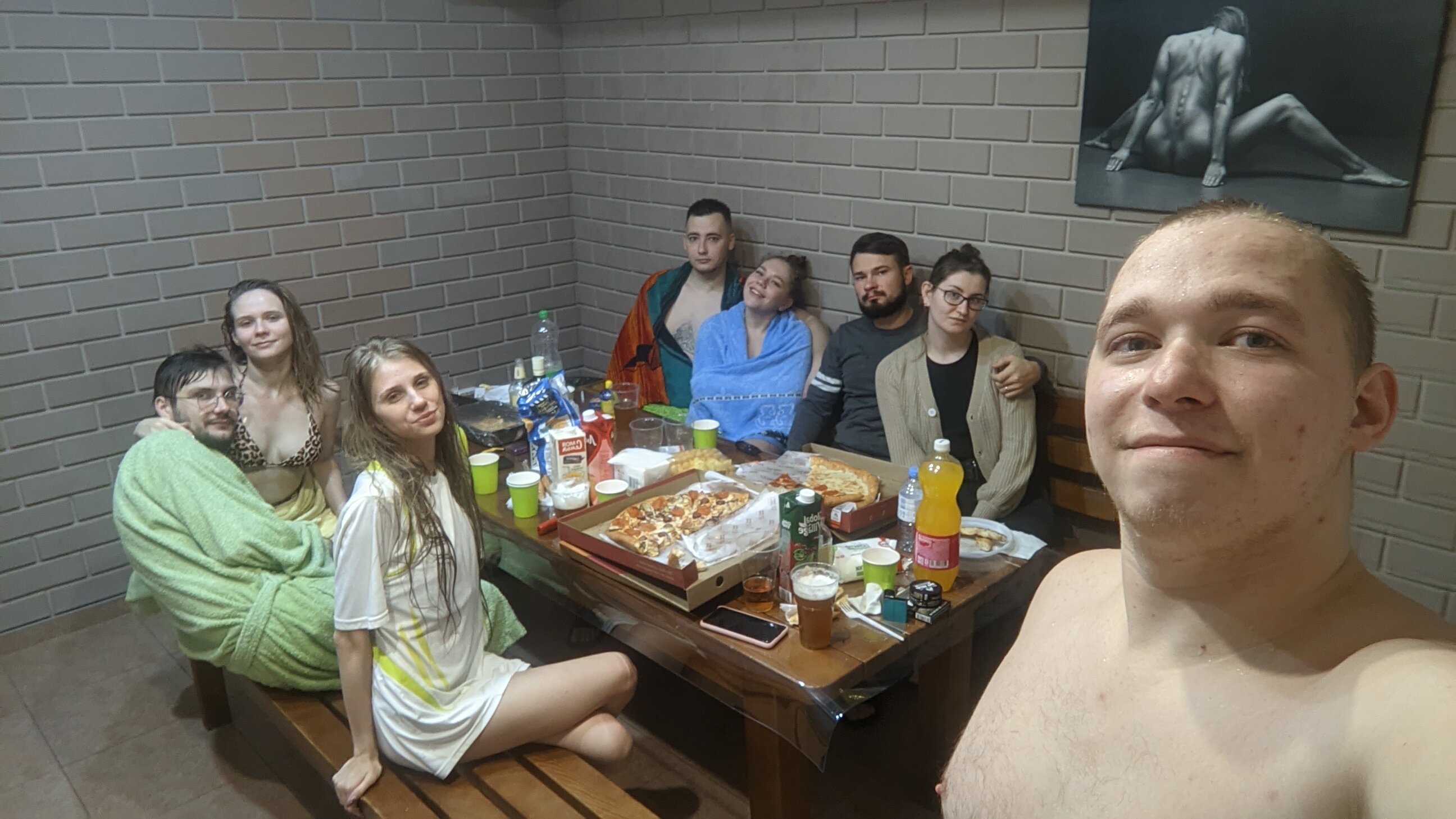 Фото Де факто