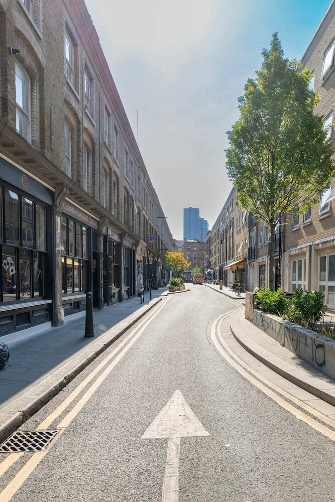 Фото Light & Modern 2bd Flat With Balcony - Brick Lane