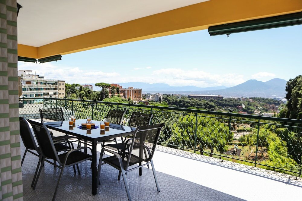 Фото Appartamento Con Terrazzo A Capodimonte