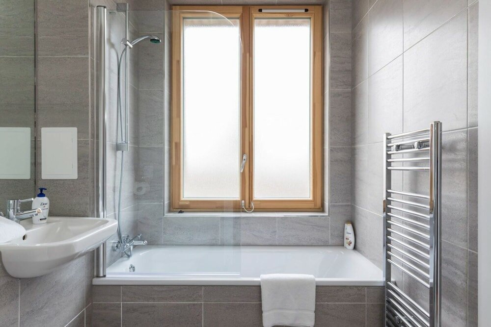 Фото Modern and Designed 2 Bedroom Apartment With Terrace Notting Hill