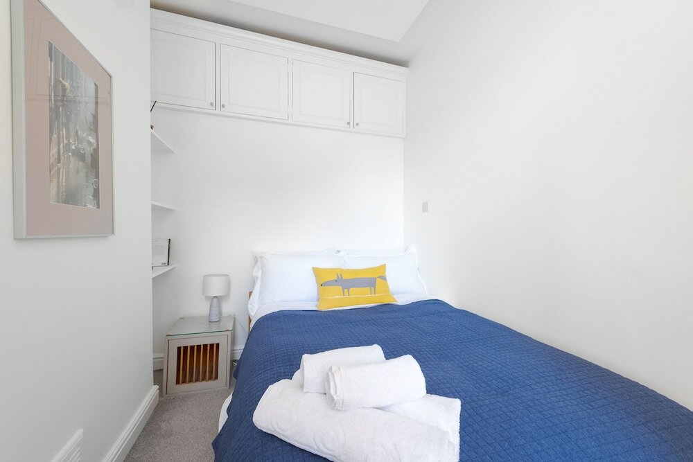Фото Bright two Bedroom Flat in Fashionable Fulham by Underthedoormat