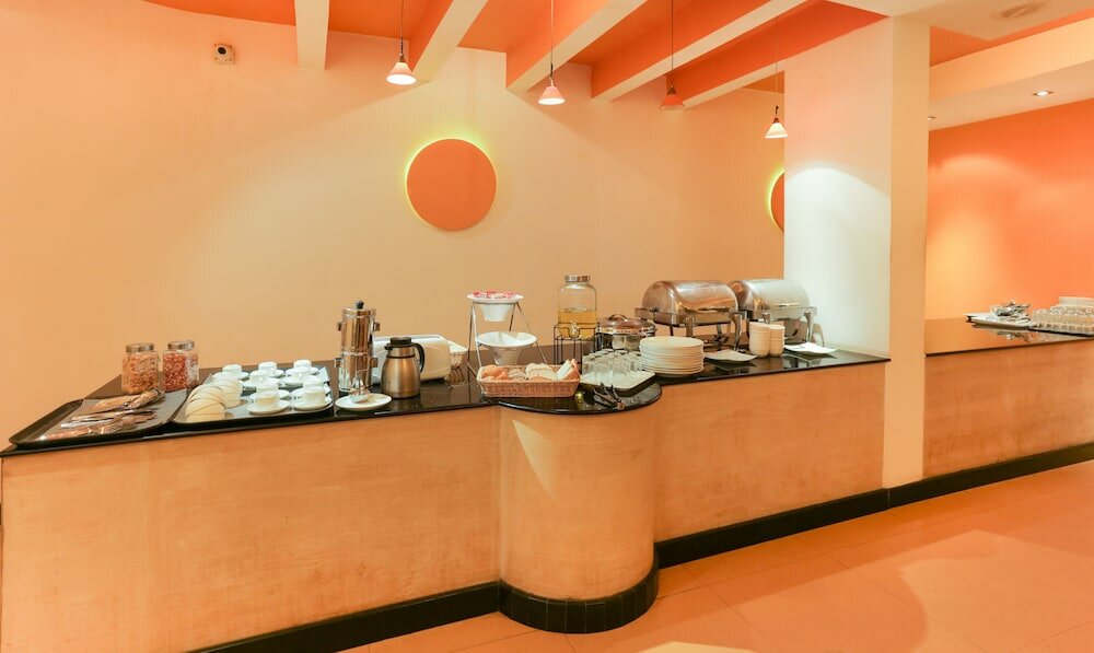 Фото White Canvas Hotel