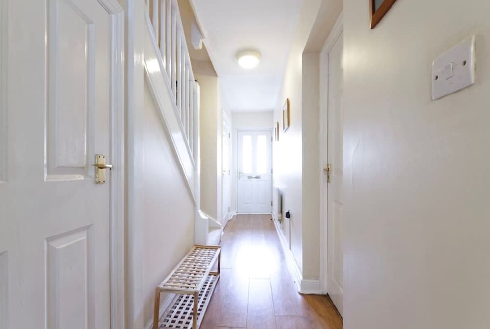 Фото Lynbrook Guests House