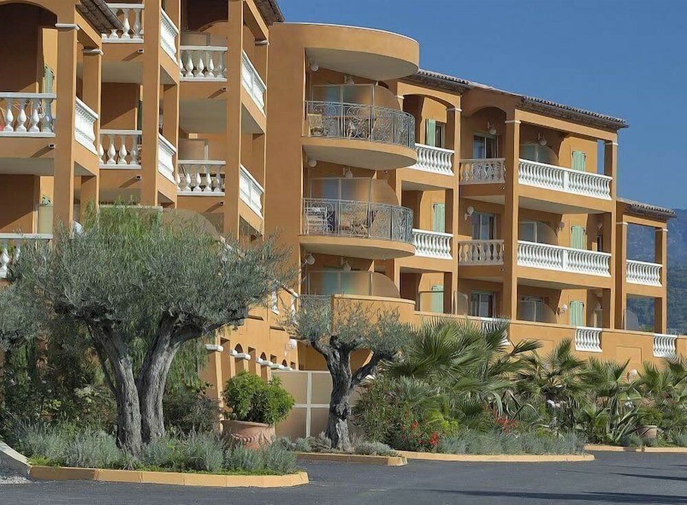 Фото Hotel Lou Castelet