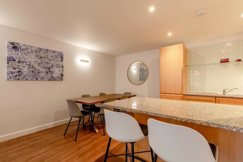 Фото Modern And Spacious 2 Bedroom in Central London