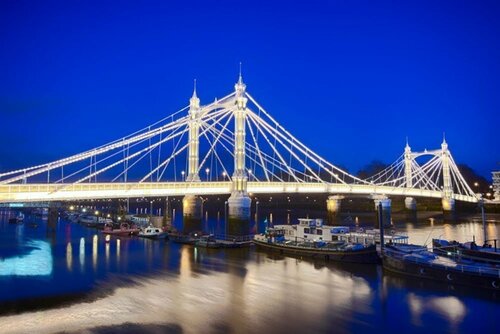 Гостиница Pleasant, Intimate Flat With Backyard in Battersea в Лондоне