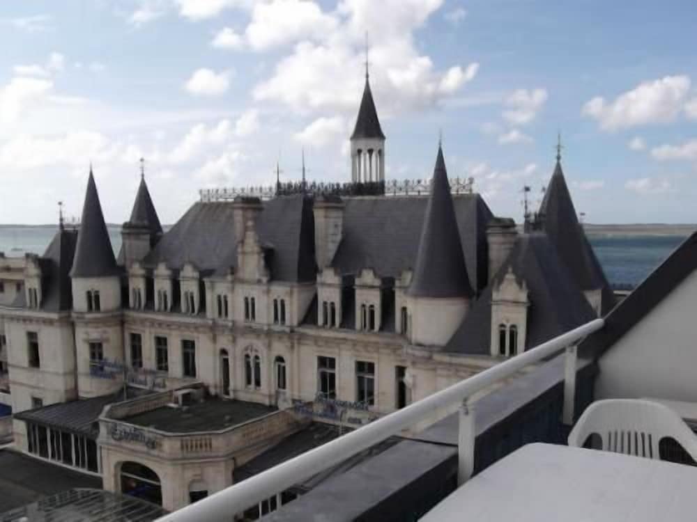 Фото отеля 2