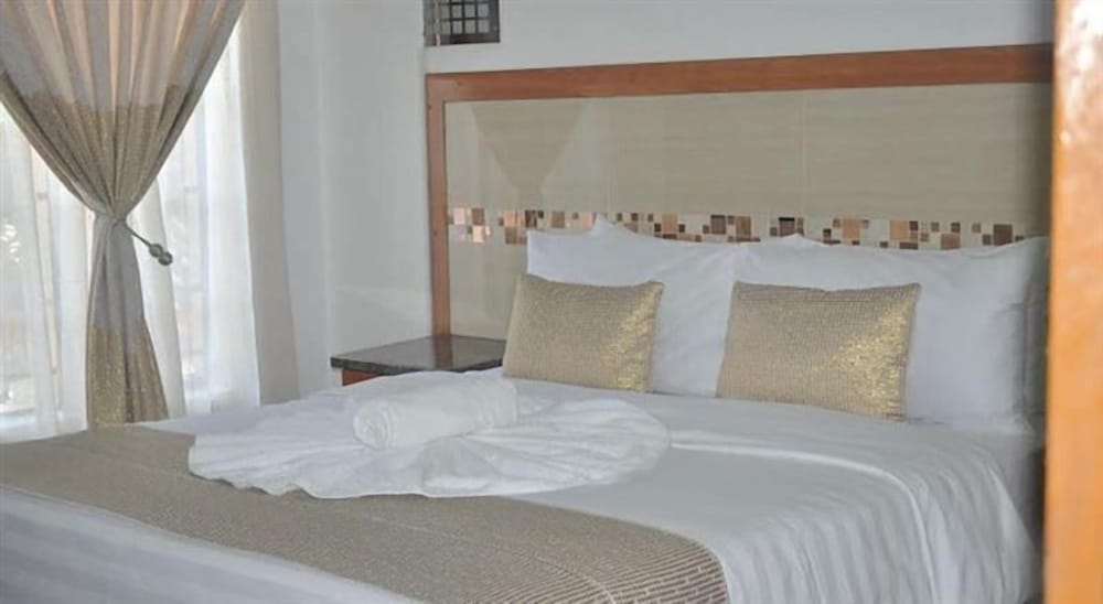 Фото Crown Guest Lodge