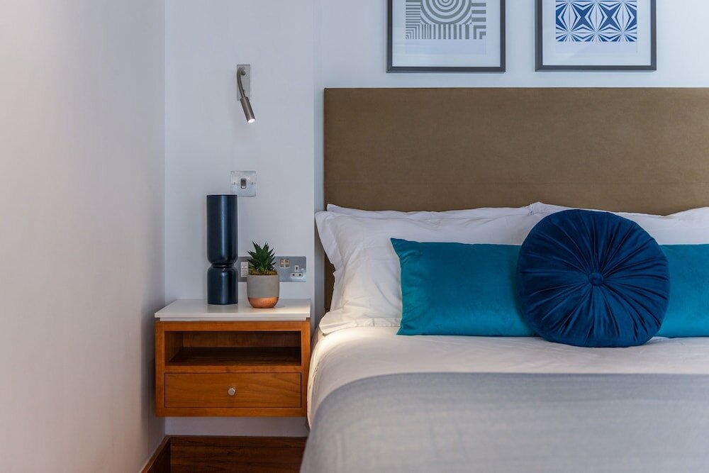 Фото Tower Hill City Centre Luxury Apartments