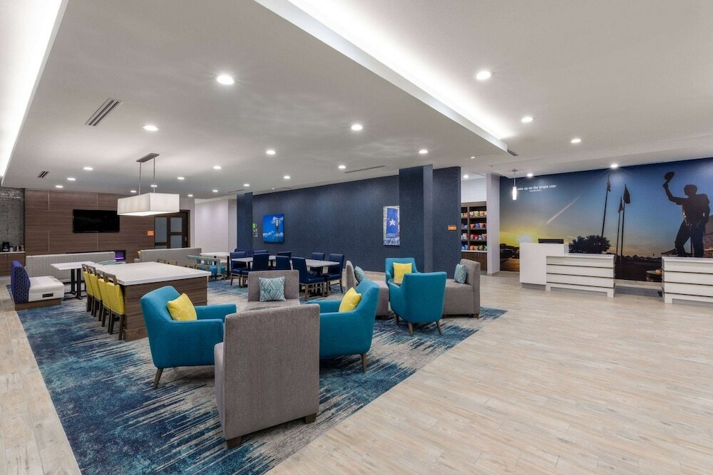 Фото La Quinta Inn & Suites by Wyndham Round Rock near Kalahari