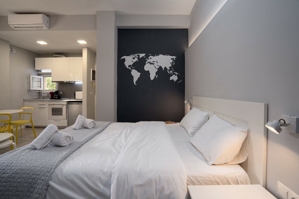 Фото Petit Keramikos Studio - Historic Center