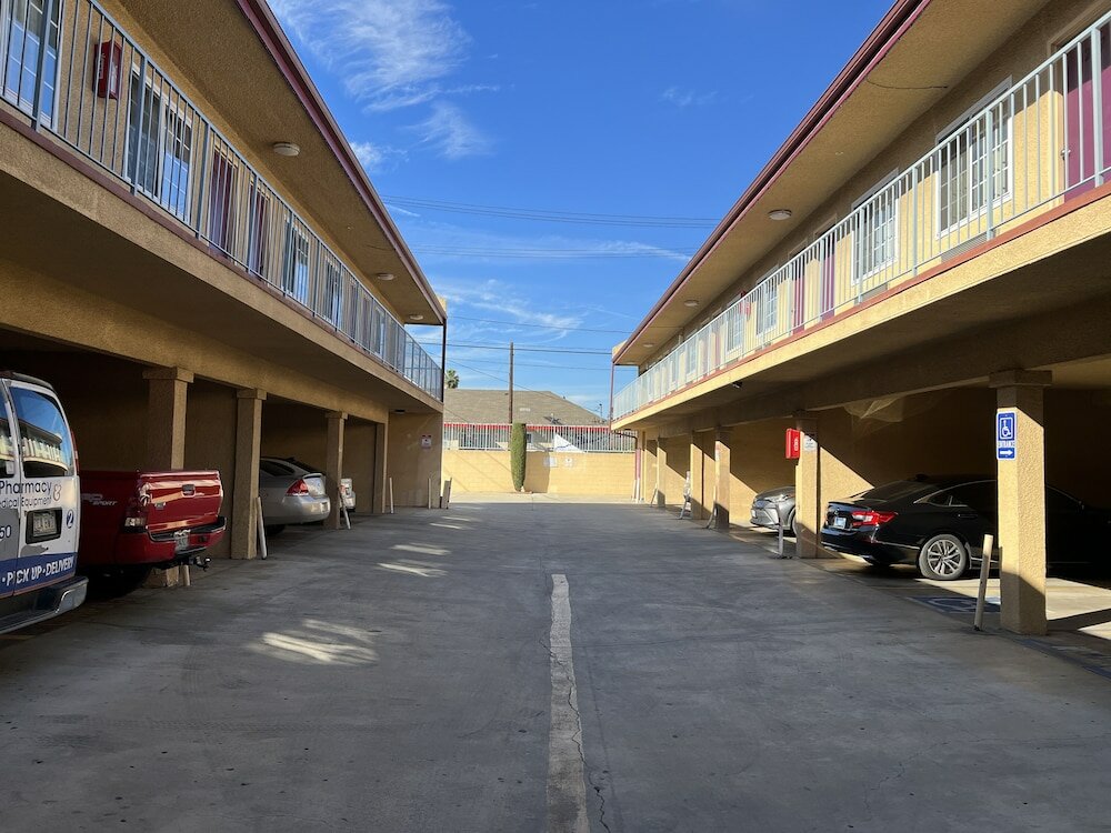 Фото Deluxe Inn La