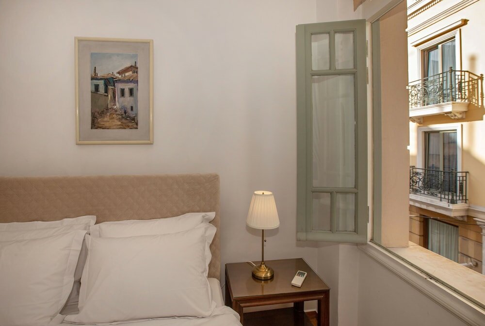 Фото Neoclassical Apartment near Syntagma - Plaka by Ghh