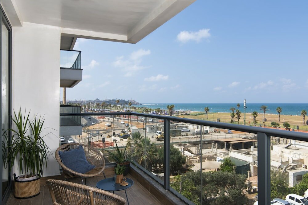 Фото Mr. Promenade - by Tlv2go