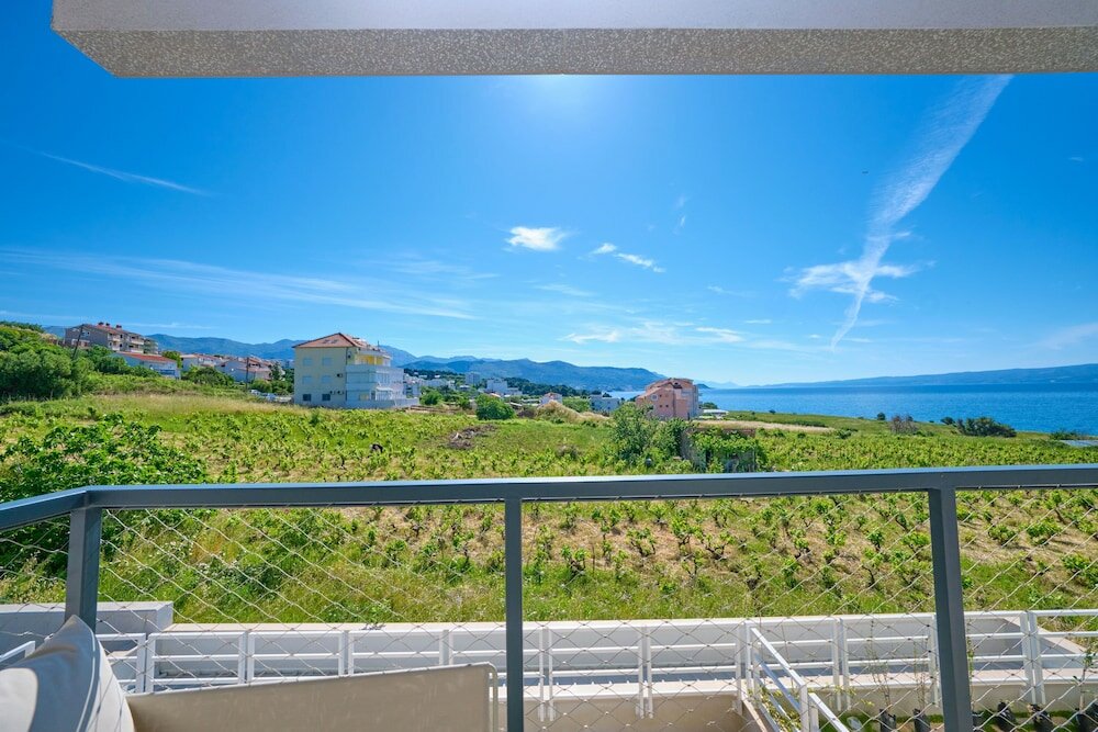 Фото Luxury Seaside Apartment