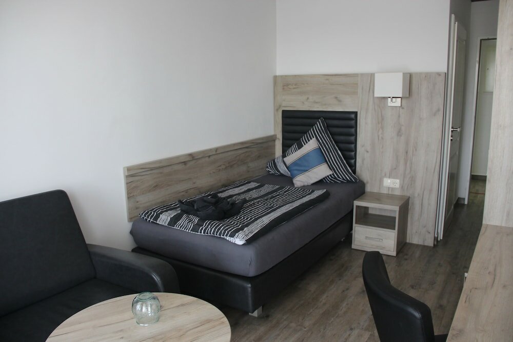 Фото Hotel Zum Halbmond