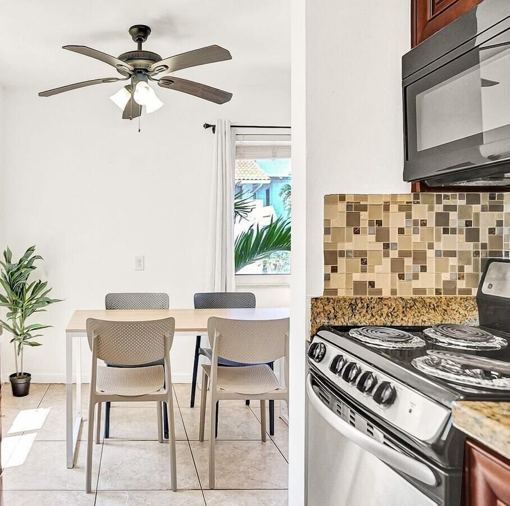 Фото Pool Holiday Retreat Dania Beach 5 min Walk