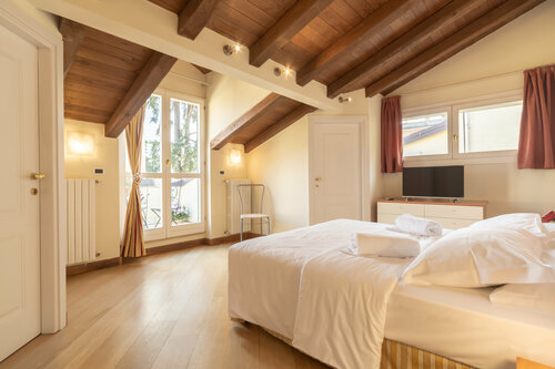 Гостиница Santo Stefano Apartments в Болонье