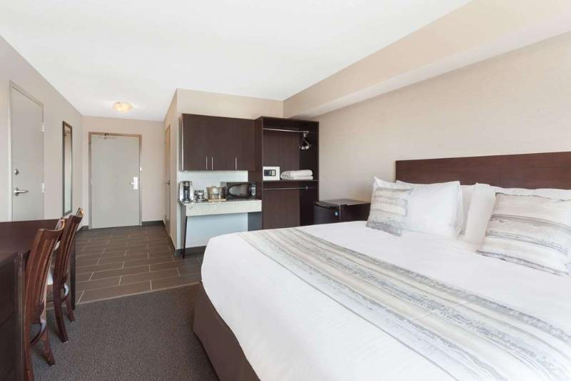 Фото Ramada by Wyndham Grassland