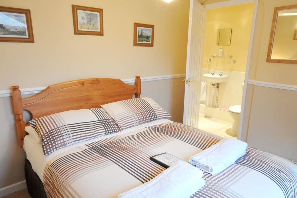 Фото Flexistay Ambers Gatwick Aparthotel