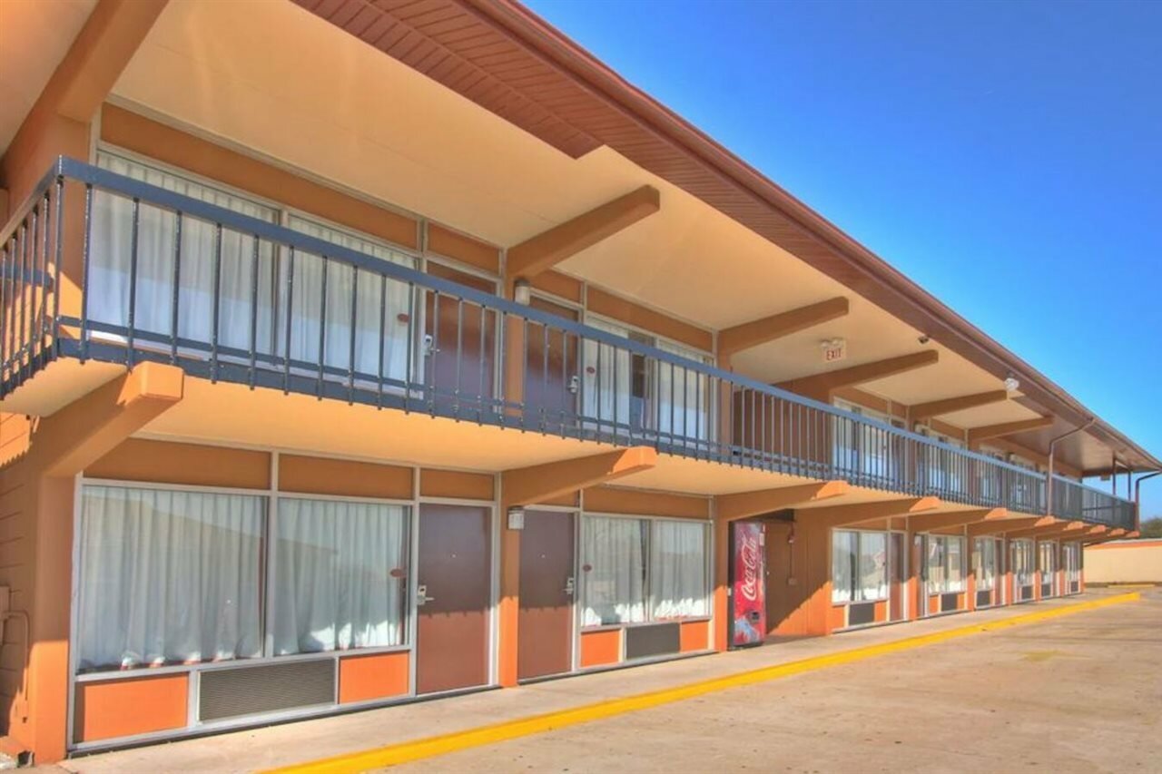 Фото отеля 2