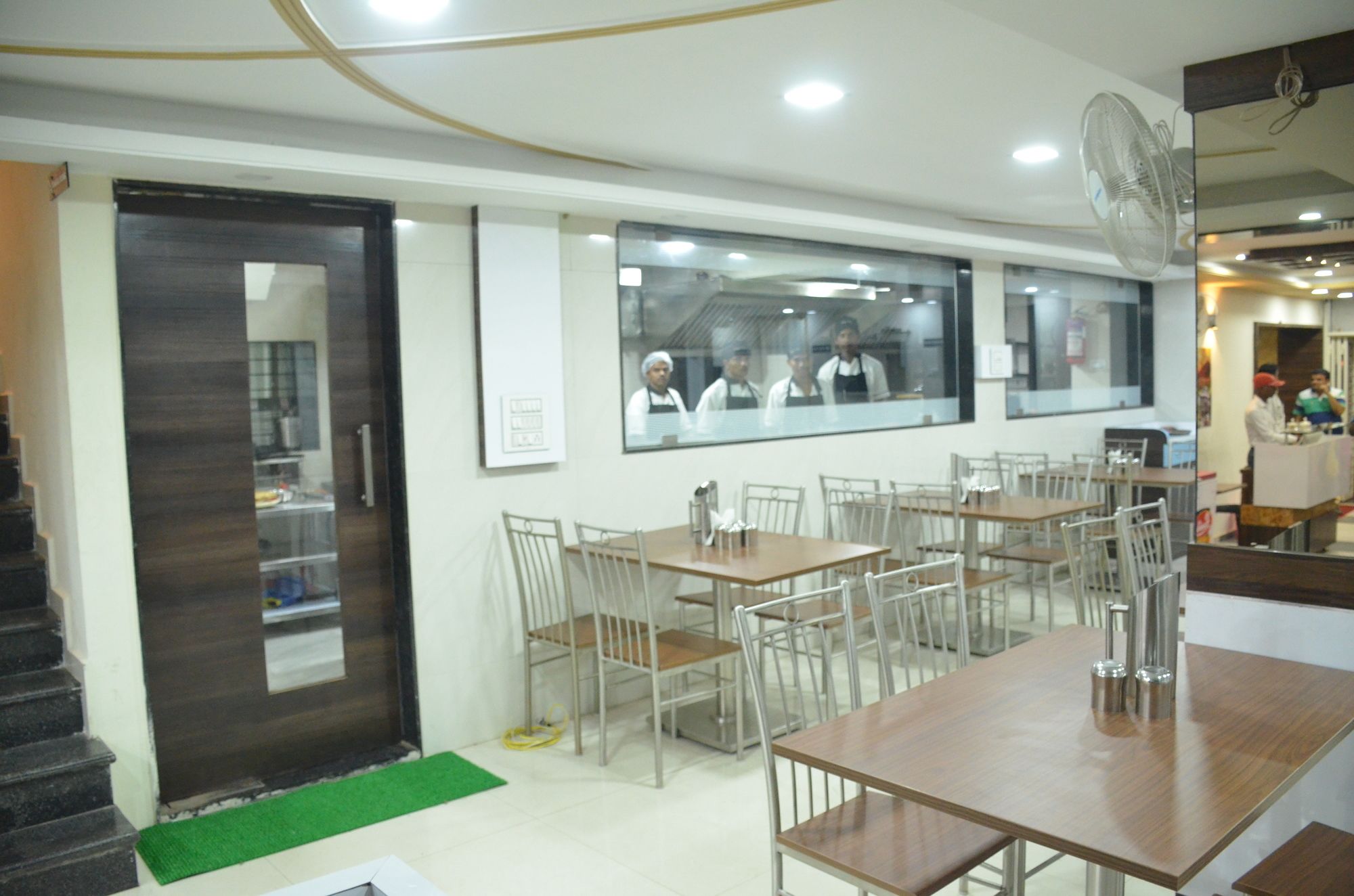 Фото Hotel Royal Treat Kolhapur