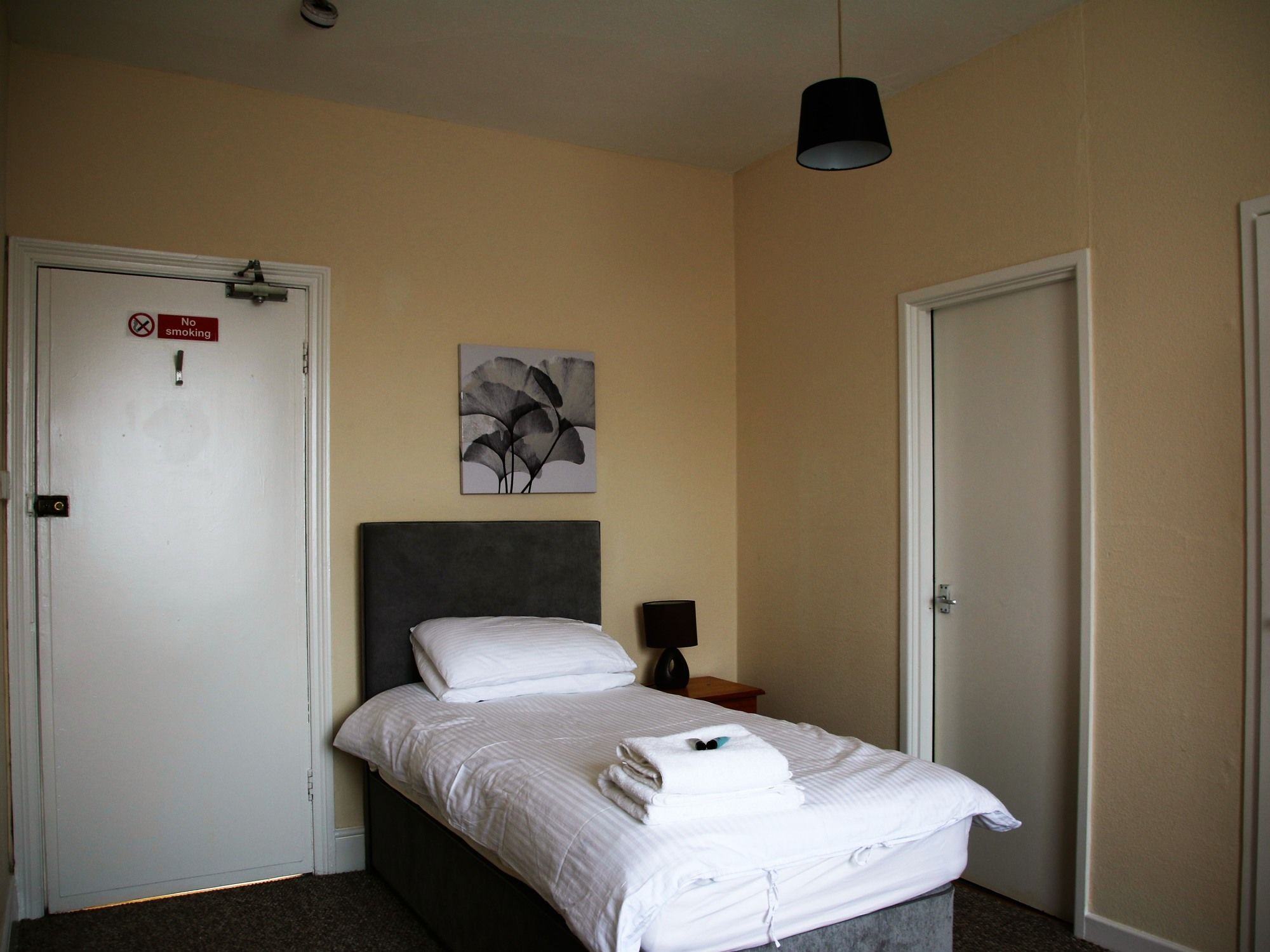 Фото Royal Ashton Hotel