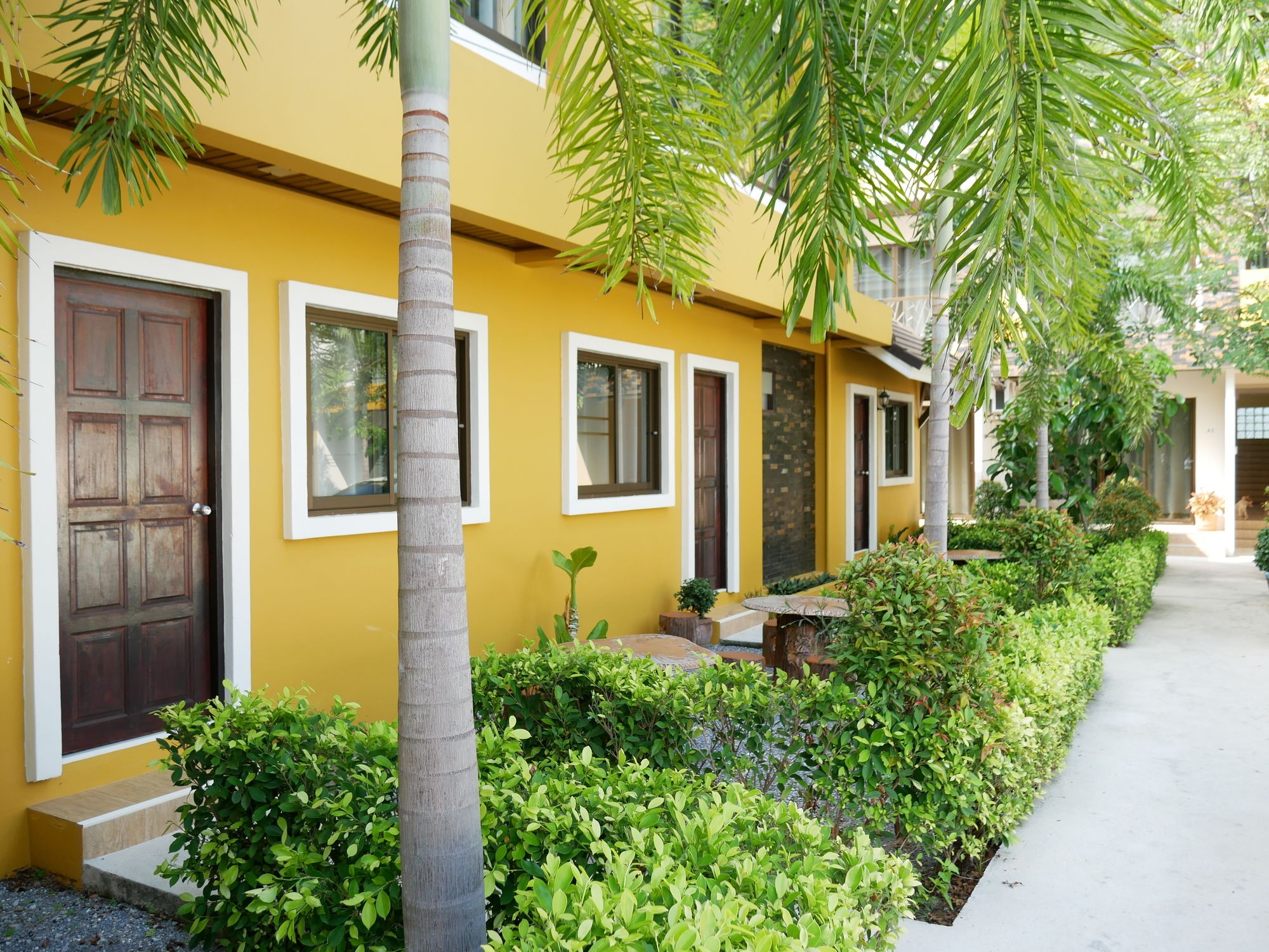 Фото Yellow House Rayong