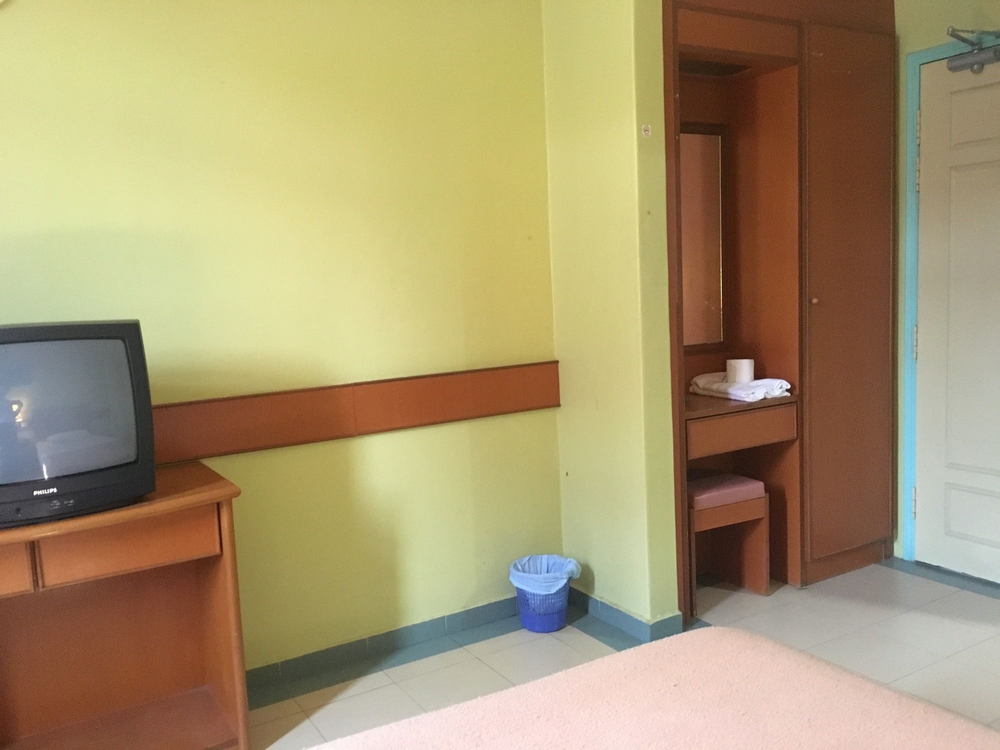 Фото Oyo 764 Hotel Famous Inn