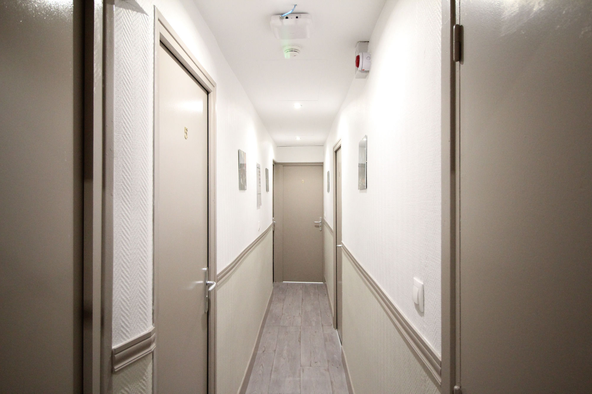 Фото Hôtel des Pyrénées