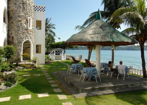 Гостиница Squares Beachfront Apartments в Провинции Восточный Миндоро