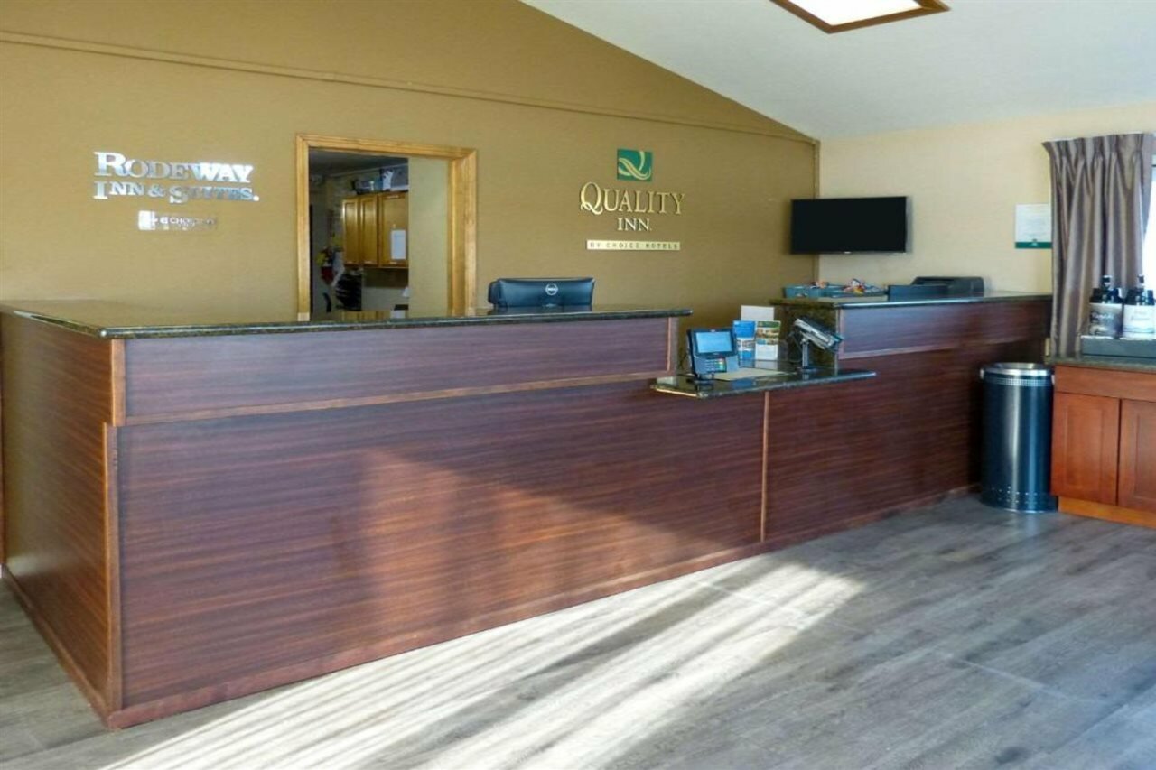 Фото Rodeway Inn & Suites