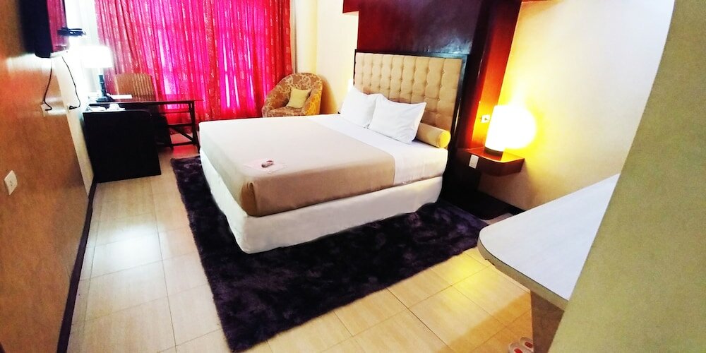 Фото Dulcinea Hotel and Suites