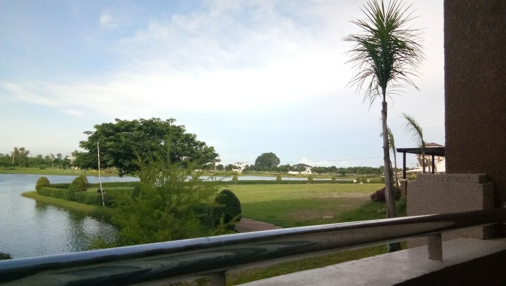 Фото Sotogrande Iloilo Hotel