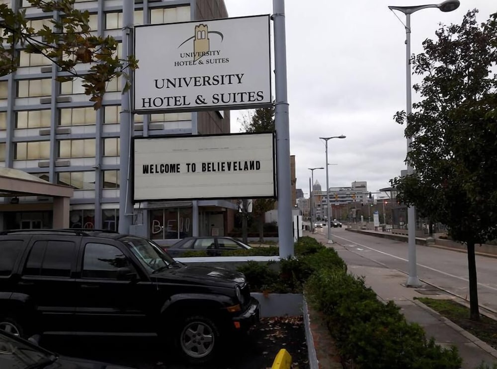 Фото University Hotel & Suites