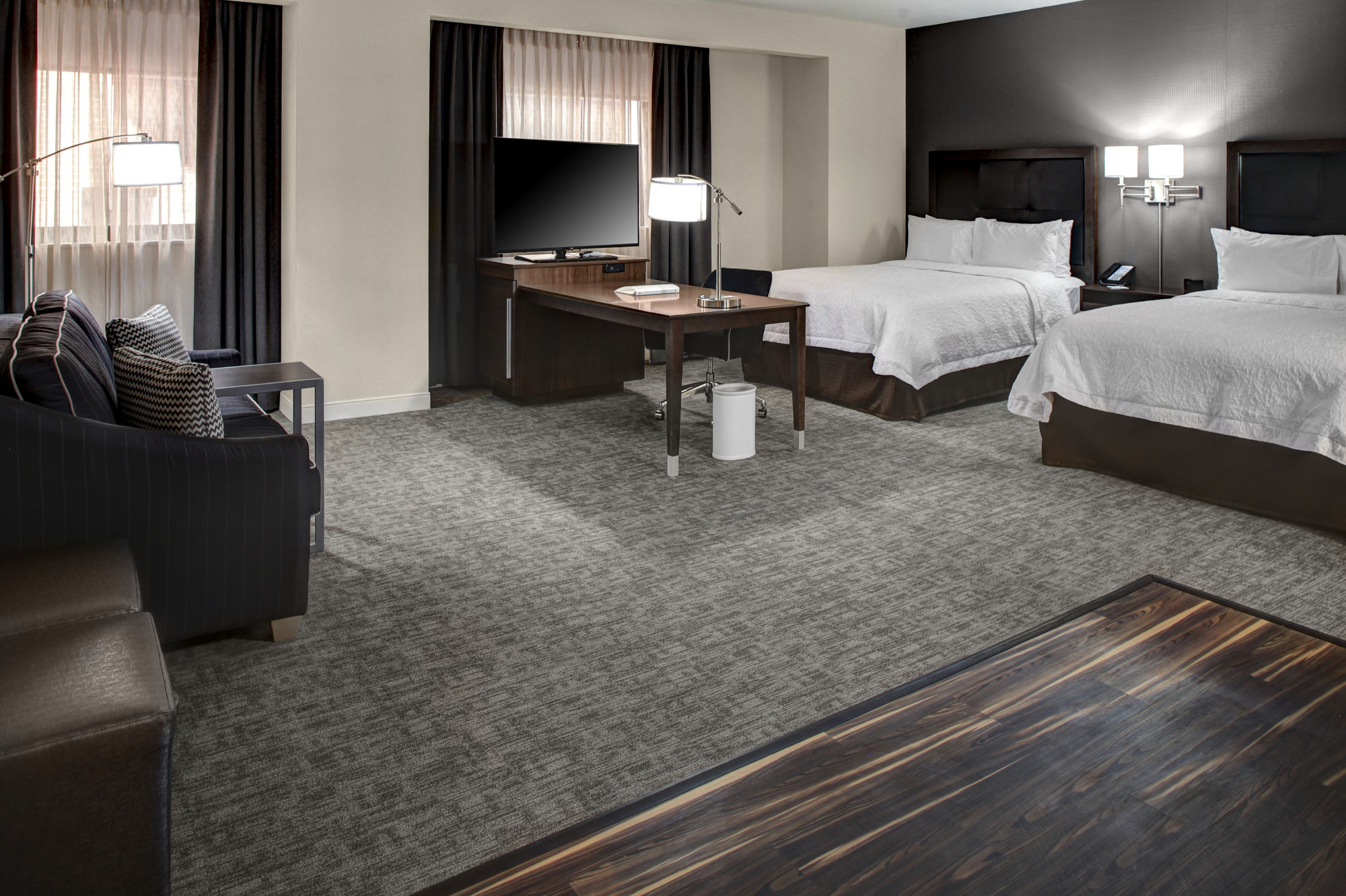 Фото Hampton Inn & Suites Richmond - Downtown